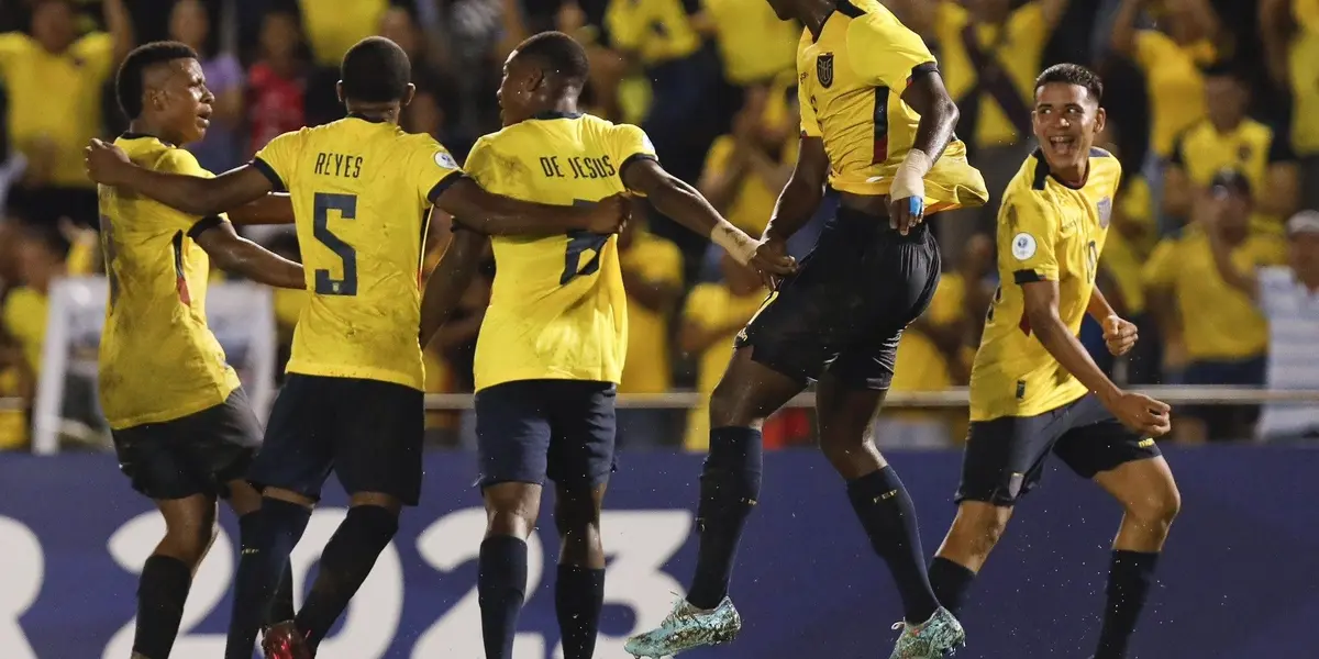 Ecuador se alista para enfrentar a Uruguay por un cupo al hexagonal final