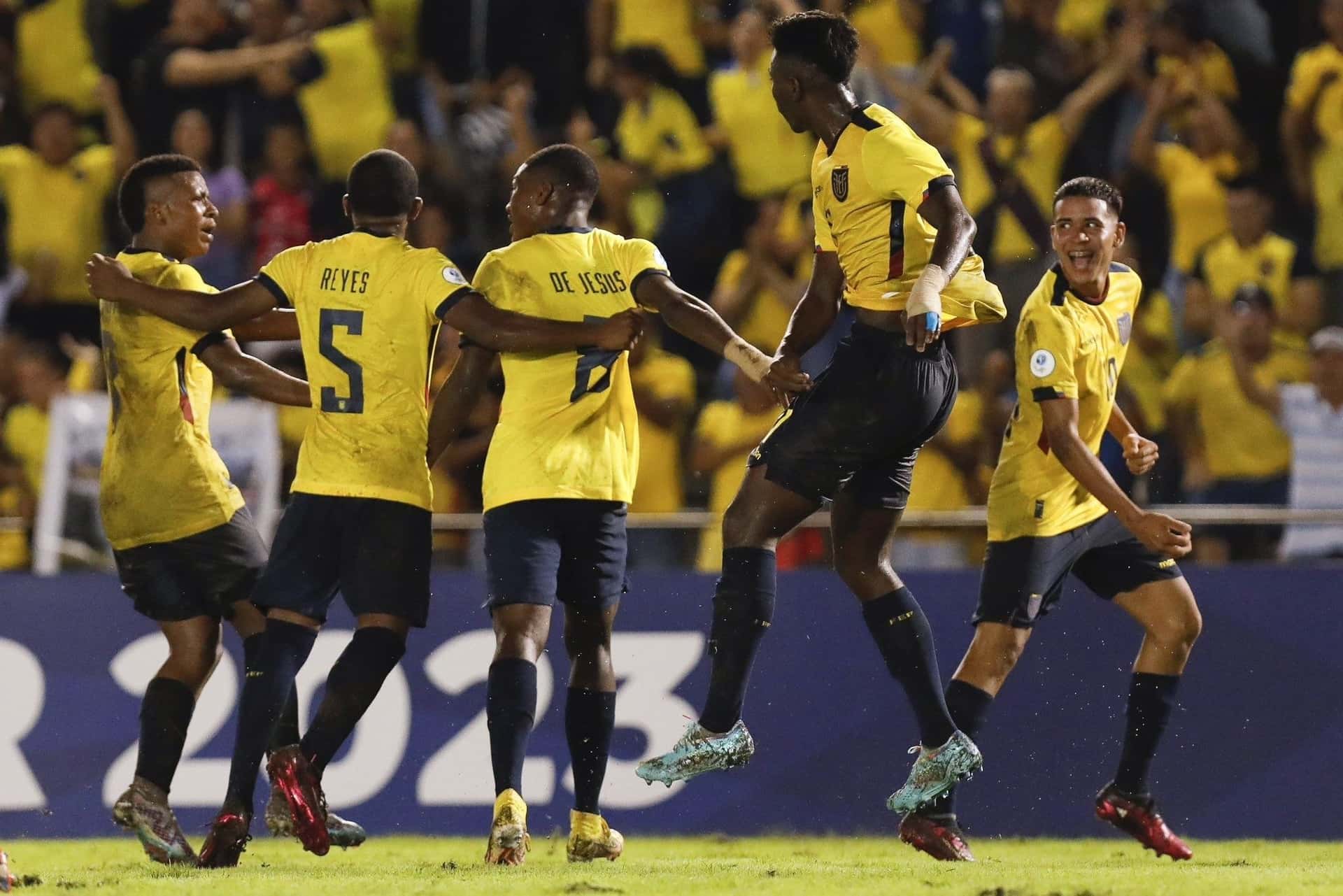 Ecuador se alista para enfrentar a Uruguay por un cupo al hexagonal final