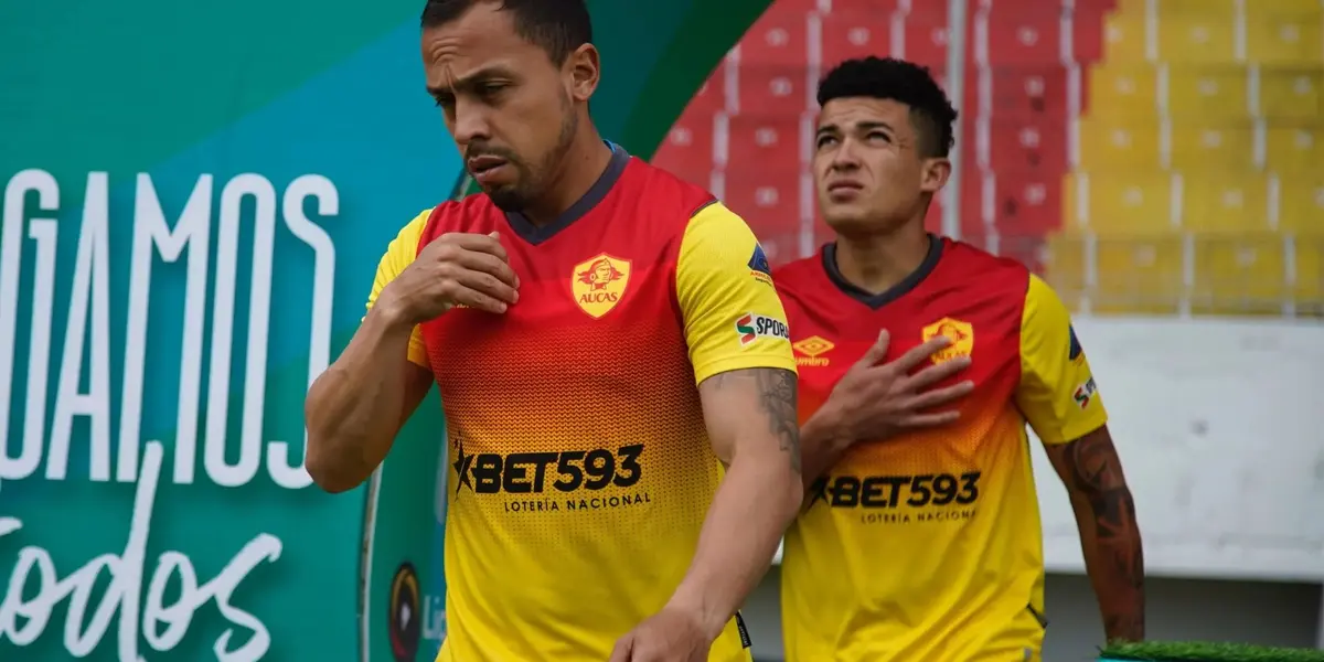 El ahora ex mediocampista del Papá no entiende las decisiones del club.