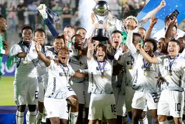 El campeón de Copa Sudamericana llegó a cenar al Sports Planet.
