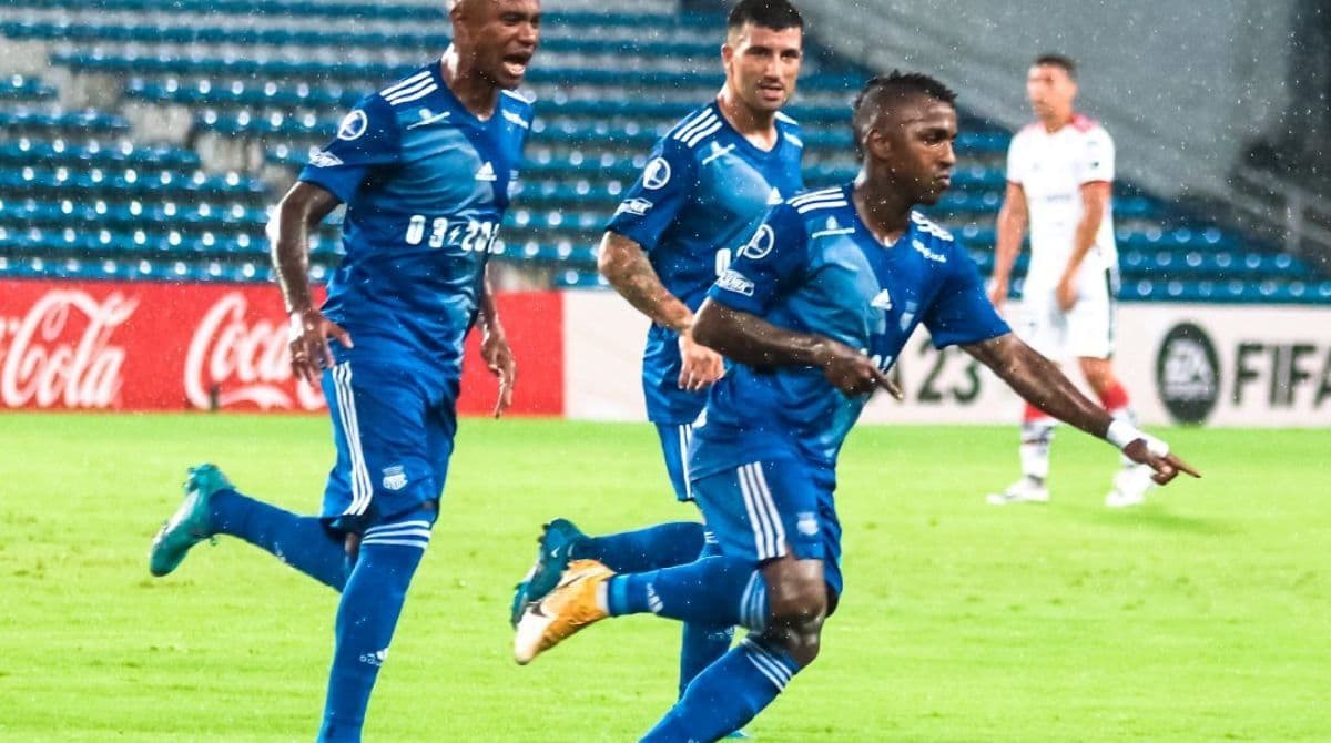 El Club Sport Emelec ha dado a conocer la nómina de convocados para el partido ante El Nacional a jugarse mañana a las 18h00 en el Estadio Capwell.