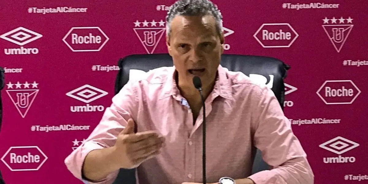 El directivo de Liga de Quito, Esteban Paz, rechazó este lunes el comportamiento "vergonzoso" de varios hinchas del club blanco durante la derrota ante Barcelona (0-1) el sábado en el estadio Rodrigo Paz.