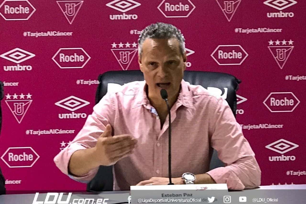 El directivo de Liga de Quito, Esteban Paz, rechazó este lunes el comportamiento "vergonzoso" de varios hinchas del club blanco durante la derrota ante Barcelona (0-1) el sábado en el estadio Rodrigo Paz.