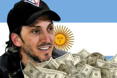 El entrenador campeón con LDU dio señales de que podría quedarse en el club.