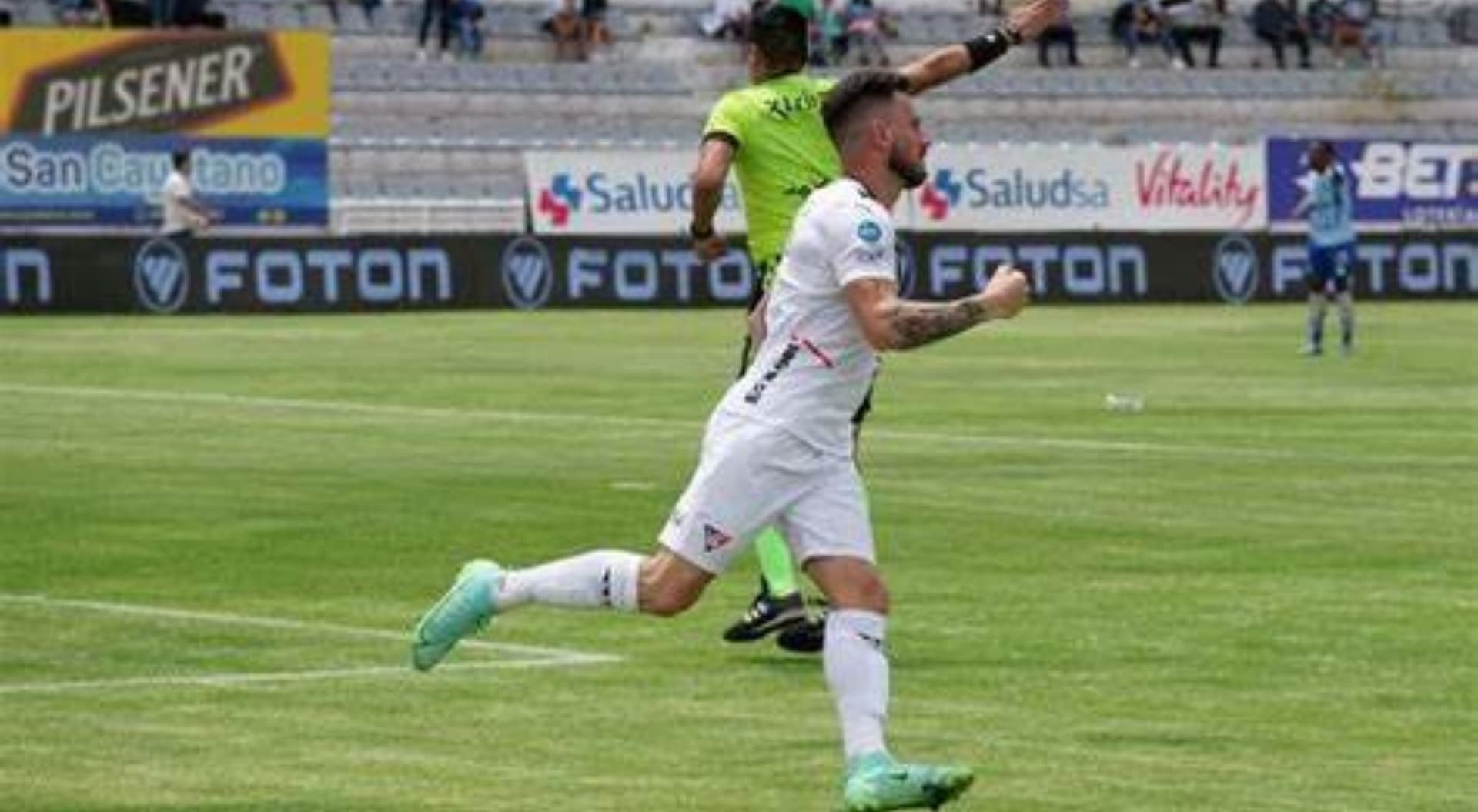 El equipo albo disputó un partido amistoso esta mañana con la sub 20 de Ecuador en el complejo de Pomasqui
