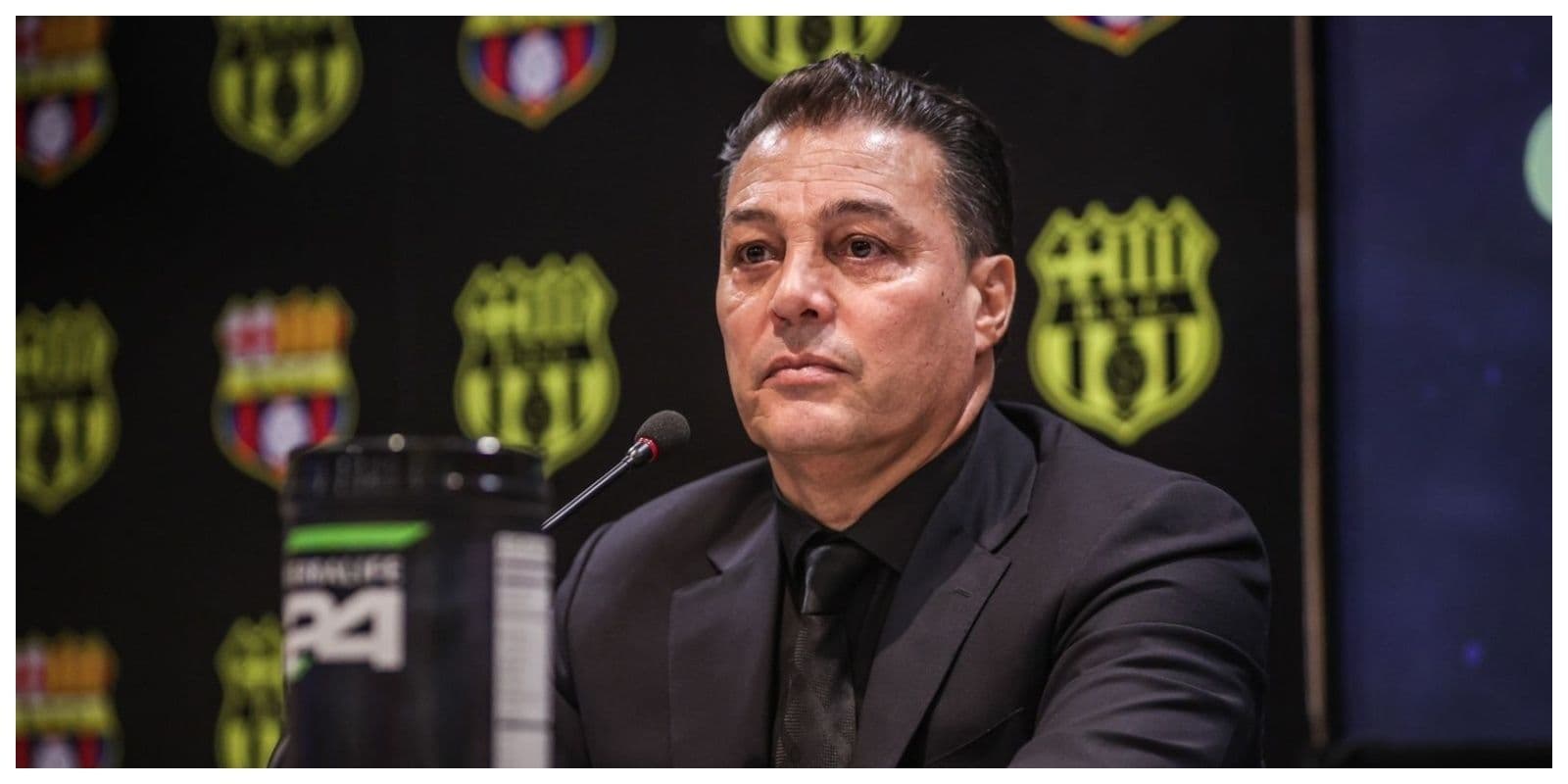 El mandatario no seguirá a cargo del Ídolo de Ecuador y mandó un mensaje a los hinchas.