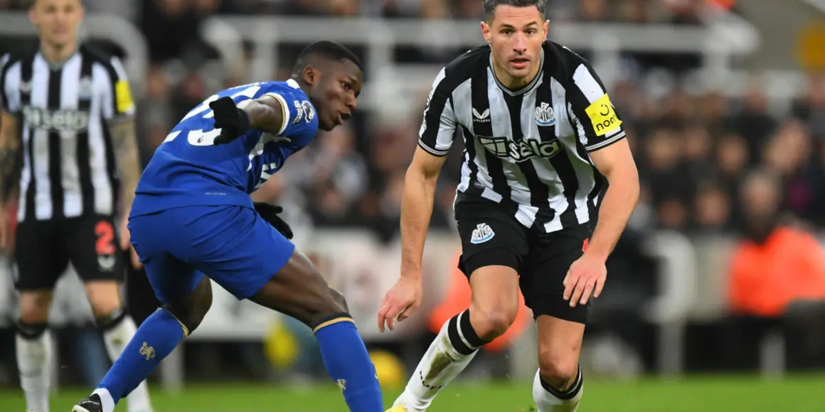 El Niño Moi no fue parte del once titular en la visita ante el Newcastle.