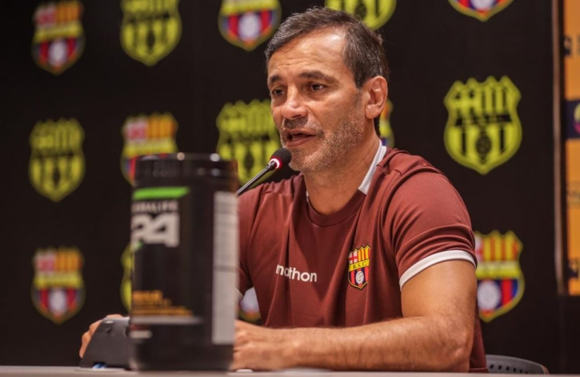 El técnico argentino no se esconde tras la derrota ante Independiente del Valle y reconoce que su equipo debe mejorar