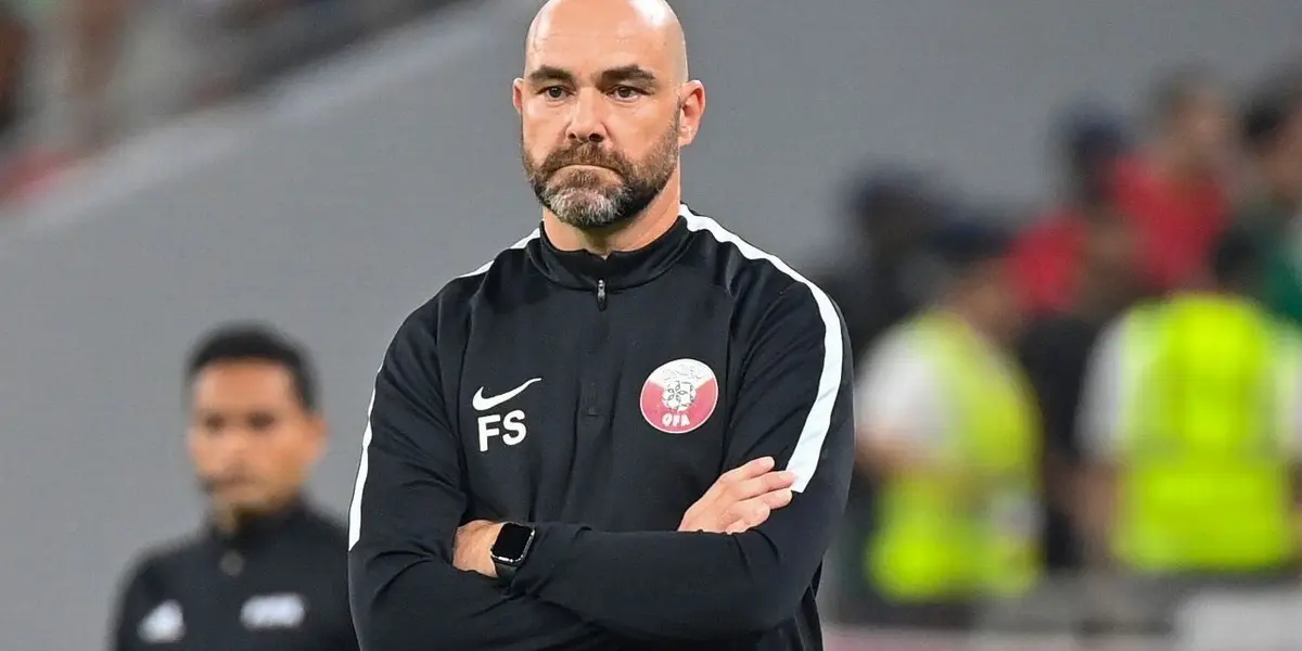 El técnico de Ecuador se vio las caras con la estrella solitaria cuando dirigía a Qatar.