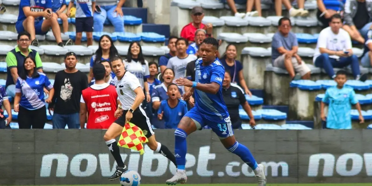 Emelec vence a Huracán en Guayaquil.