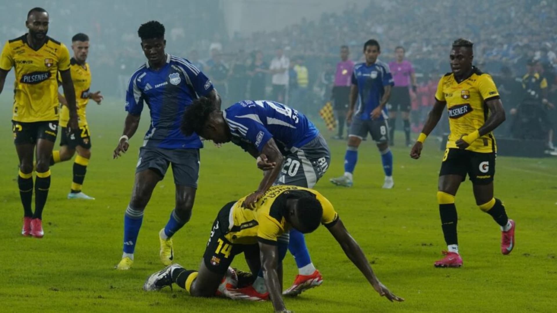EMELEC vs BARCELONA. Foto: El Comercio