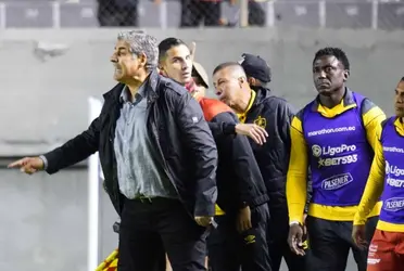 Escobar tuvo un intenso cruce con el árbitro del cotejo entre Aucas y Barcelona
