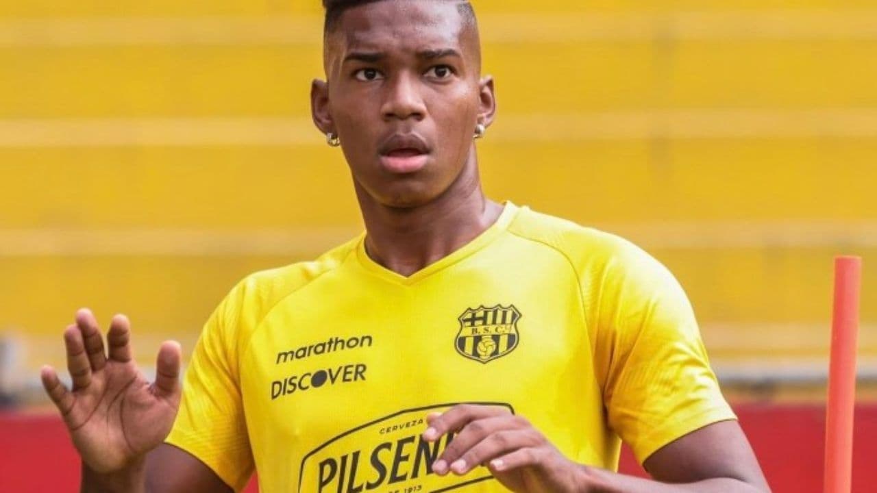 Este jugador ya tiene un pie fuera del club.