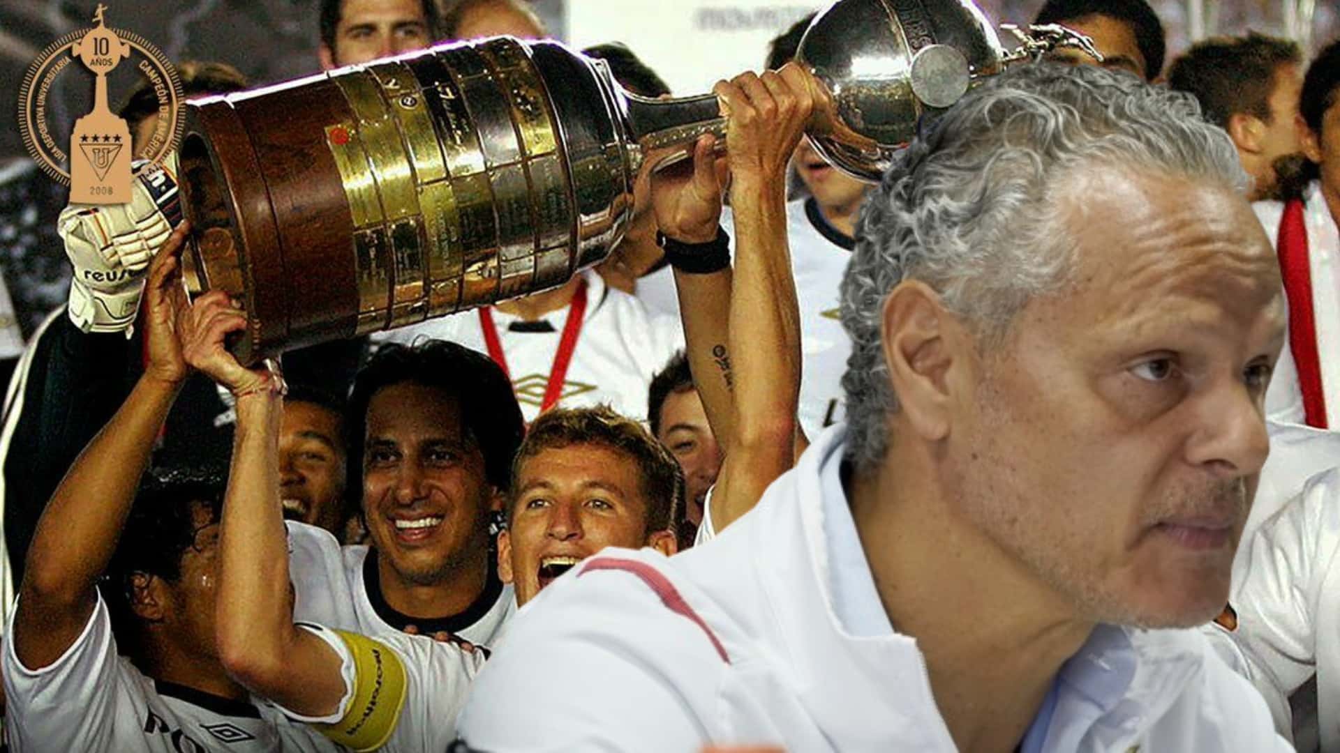 Esteban Paz y LDU campeón