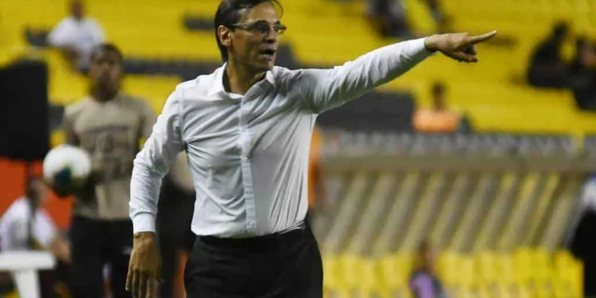 Fabián Bustos también le ganó a Liga como jugador del Deportivo Quito.