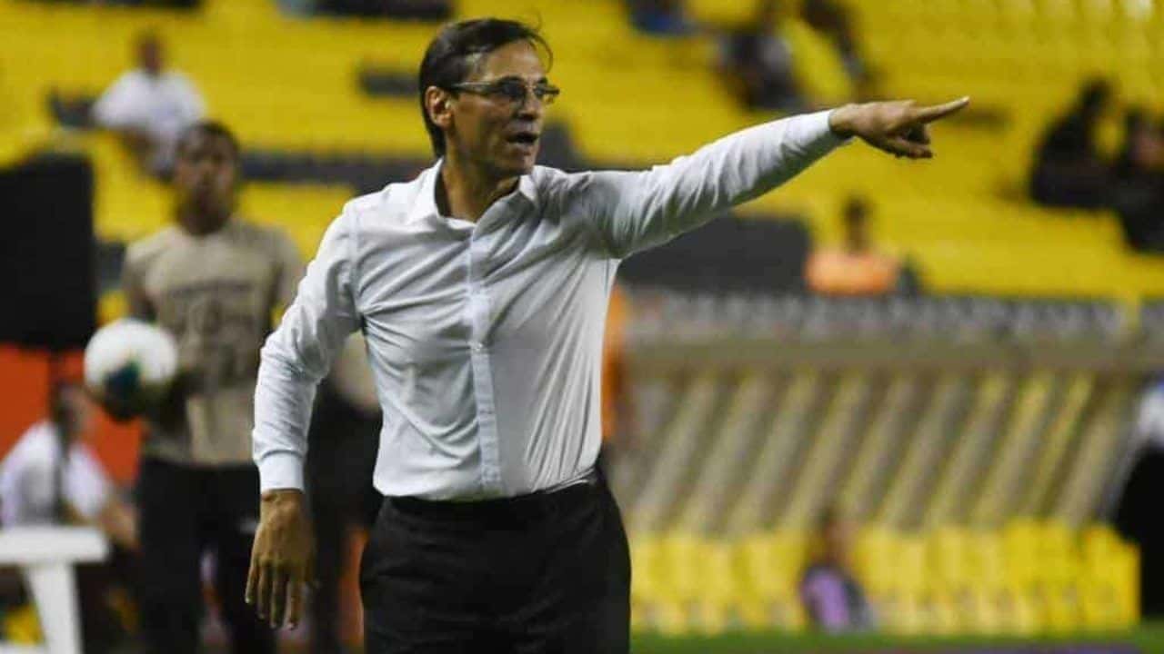 Fabián Bustos también le ganó a Liga como jugador del Deportivo Quito.