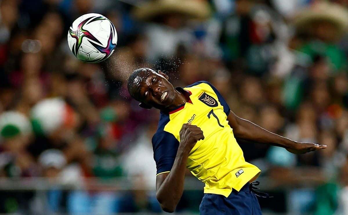 Félix Sánchez Bas estuvo anoche en el partido de Copa Libertadores entre Barcelona SC y Bolívar.