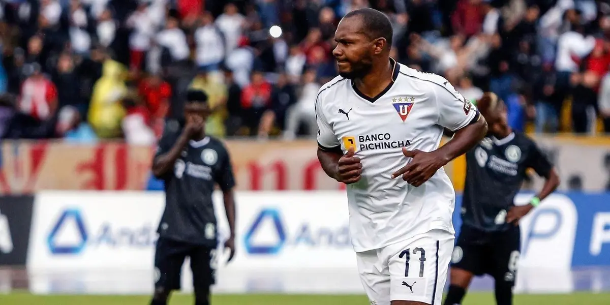 Juan Luis Anangonó lleva una racha goleadora con Liga de Quito, misma que le ha permitido insertarse en lo alto de la tabla de goleadores del equipo albo.