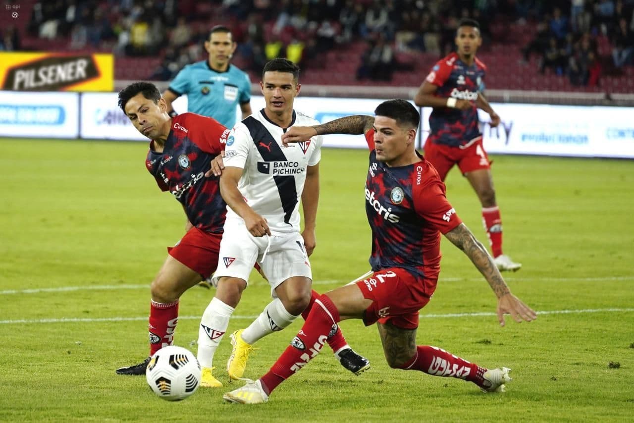 Liga de Quito encontró el premio a su esfuerzo en los minutos de descuento. En 10 minutos hizo dos goles que le dieron el triunfo de 2-1 ante Guayaquil City, en el estadio Cristian Benítez.