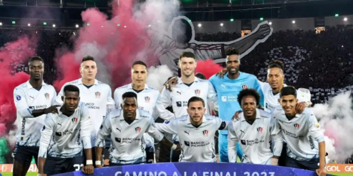 Liga de Quito y la hinchada del Flu