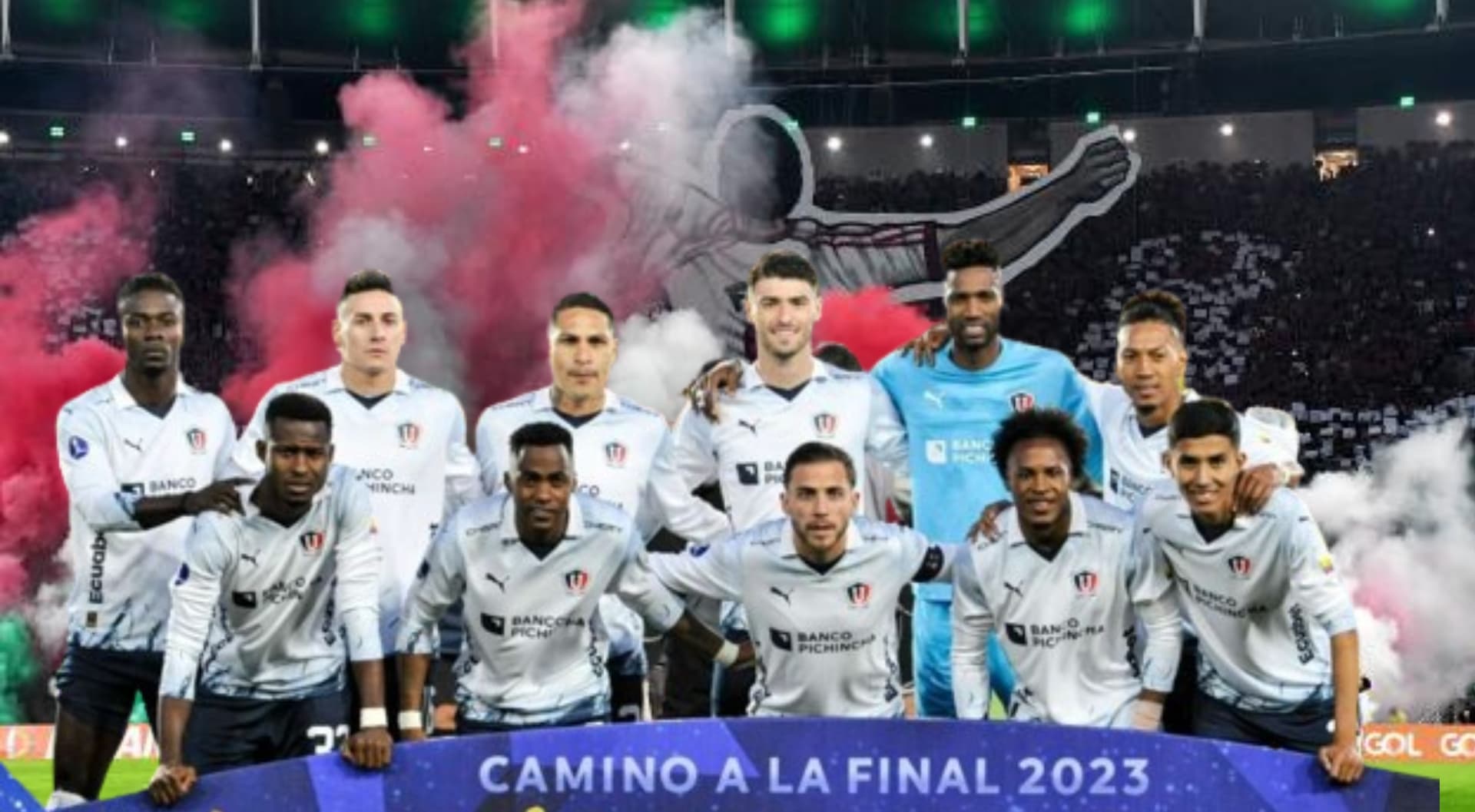 Liga de Quito y la hinchada del Flu