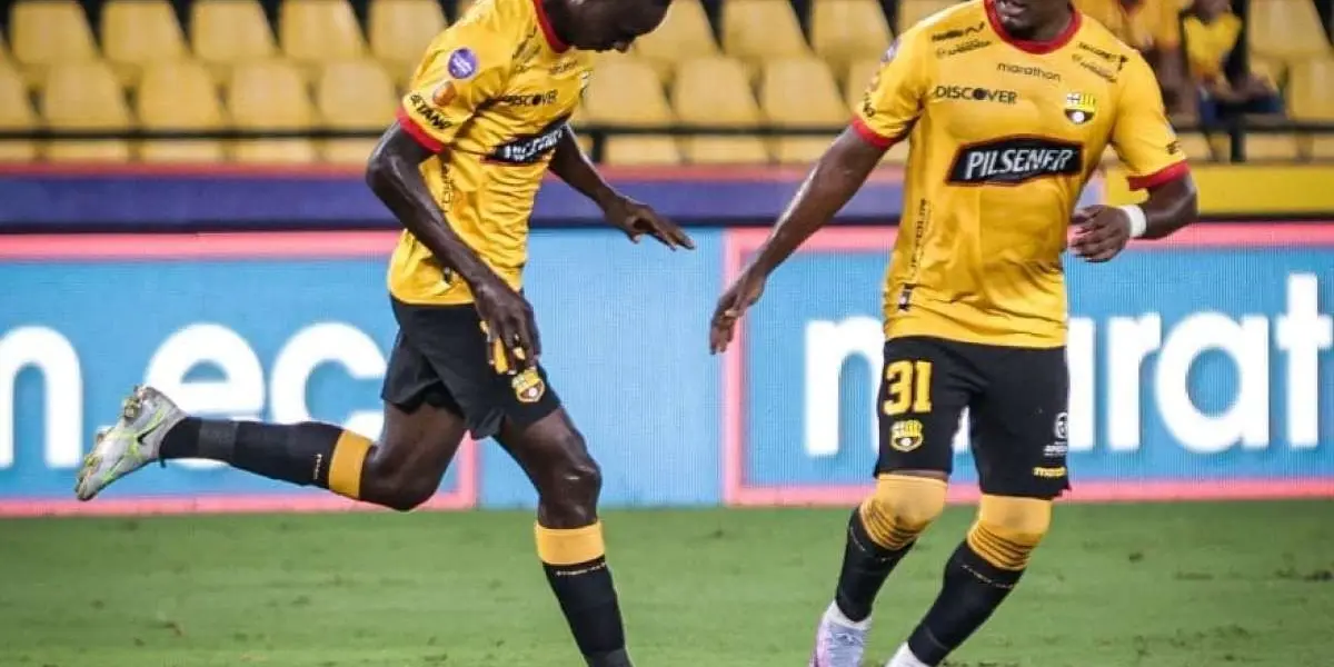 Liga no pudo defender un histórico invicto ante Barcelona en la 'Casa Blanca'. Albos y toreros jugaron por la fecha 6 de la LigaPro, en el estadio Rodrigo Paz Delgado, la noche de este sábado 15 de abril del 2023.