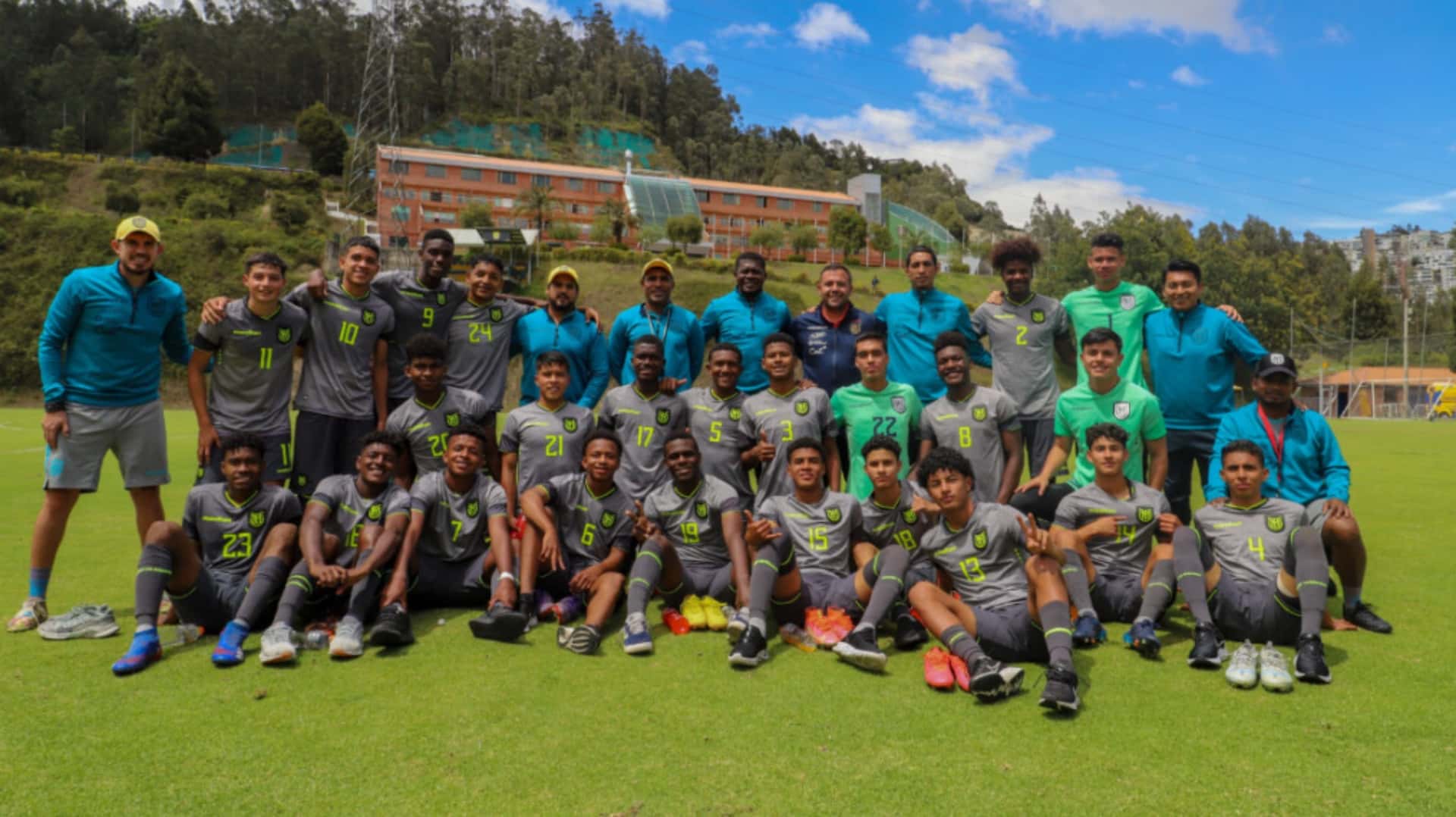 Loor otro punto alto en este debut de la selección Ecuatoriana