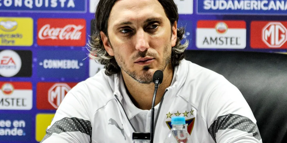 Luis Zubeldía habló con la prensa y adelantó el duelo de este sábado.