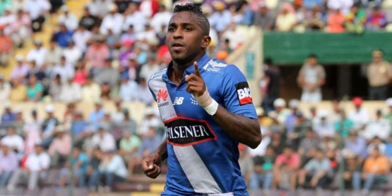 Miller Bolaños es el líder de Emelec en la cancha