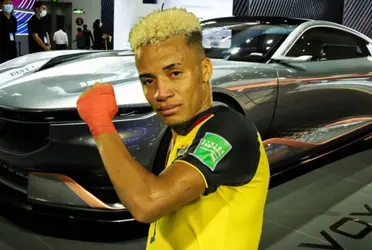 Mira el auto que conduce Byron Castillo