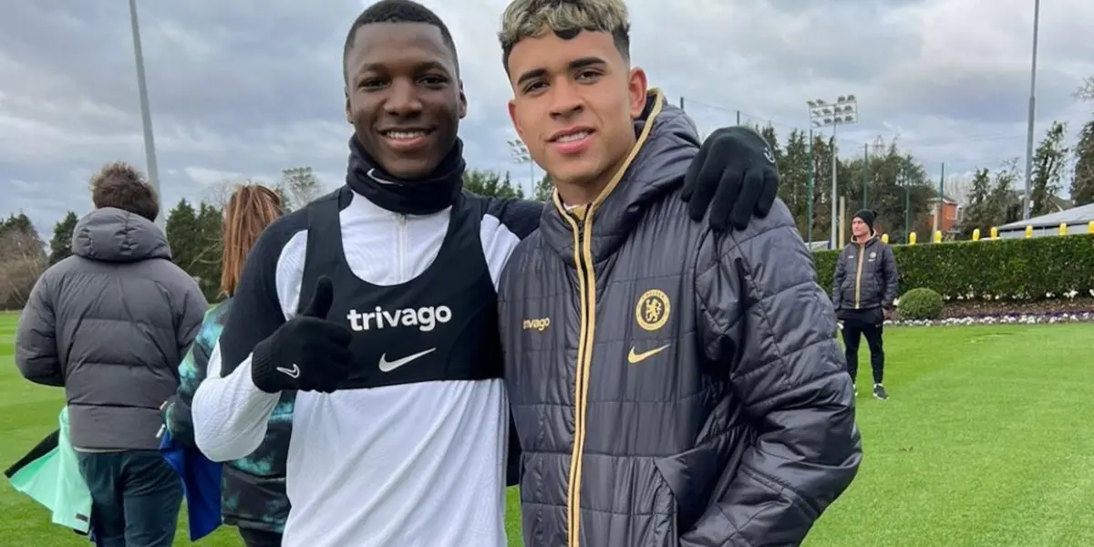 Moisés Caicedo y Kendry Páez