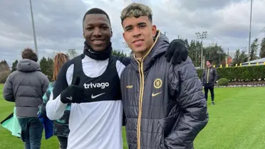 Moisés Caicedo y Kendry Páez