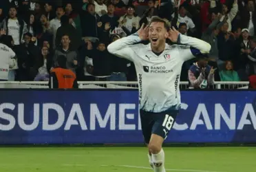 Otra figura de los albos inmortalizaría el trofeo conseguido ante Fortaleza