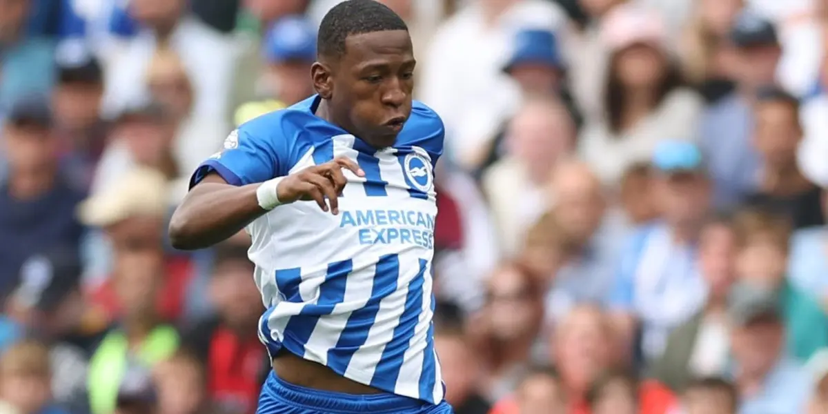 Pervis Estupiñán, salió lesionado en el cotejo que disputó su equipo contra el Aston Villa.