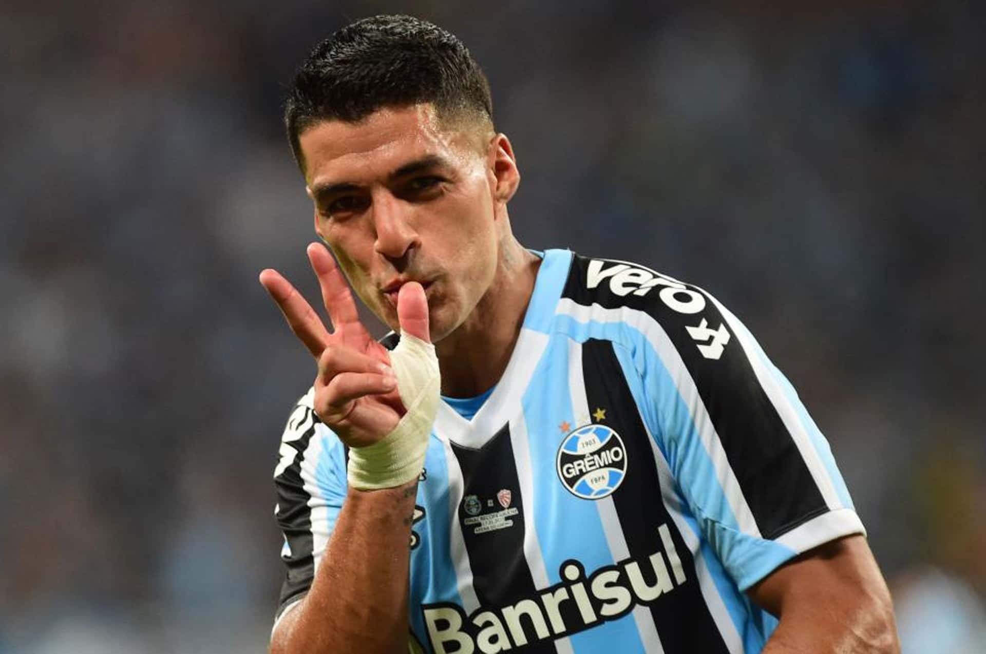 ¿Qué récord de Alberto Spencer batió el uruguayo Luis Suárez en Gremio?