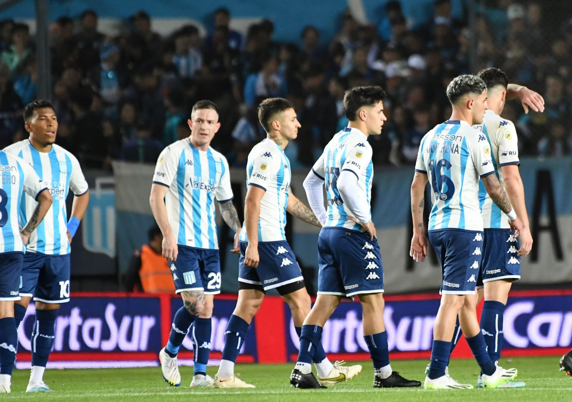 Racing busca un director técnico ganador para suceder a Fernando Gago.