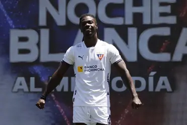 Ricardo Adé fue titular en la defensa de LDU.