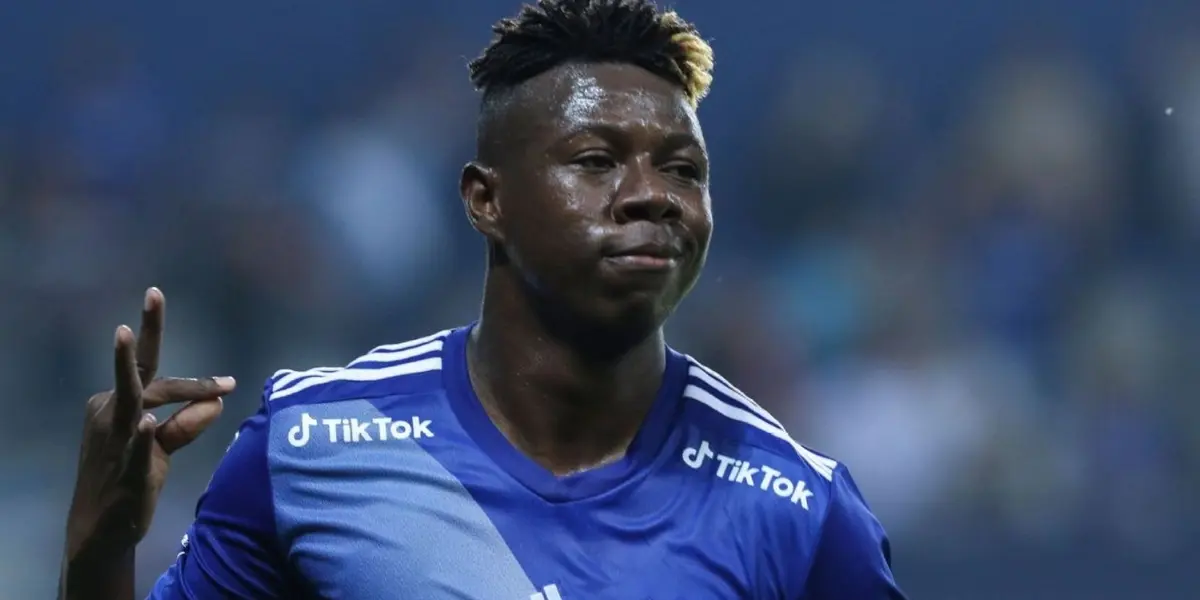 Se especula que el delantero ya habría firmado con otro club.