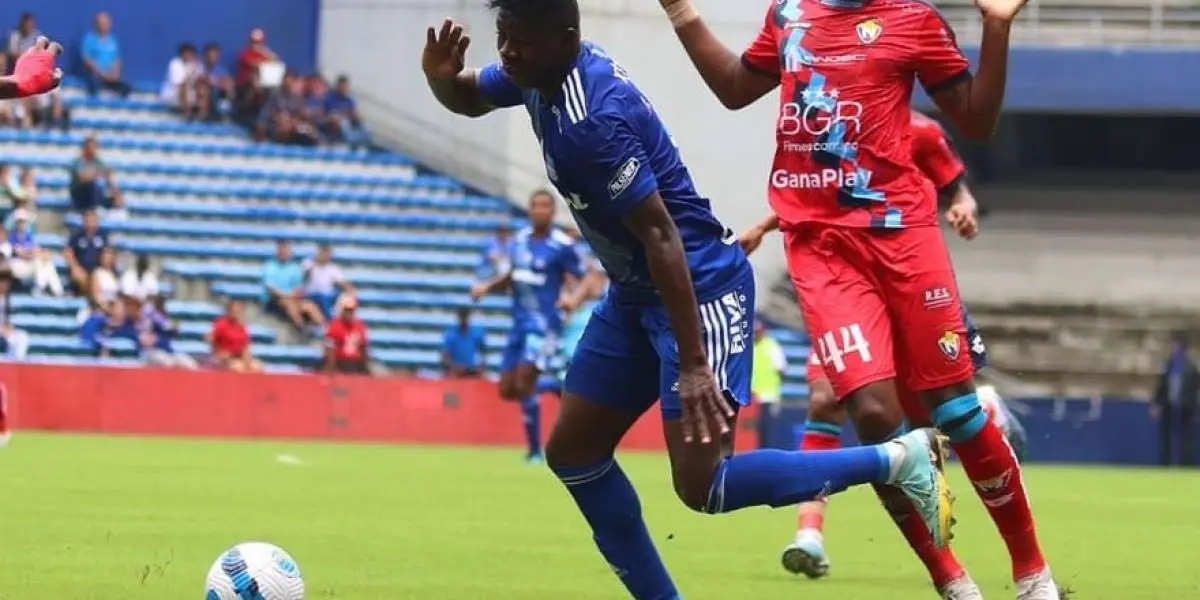 Un gol de Caín Fara le dio tranquilidad a Emelec, que se impuso 1-0 a Huracán por la Copa Sudamericana.