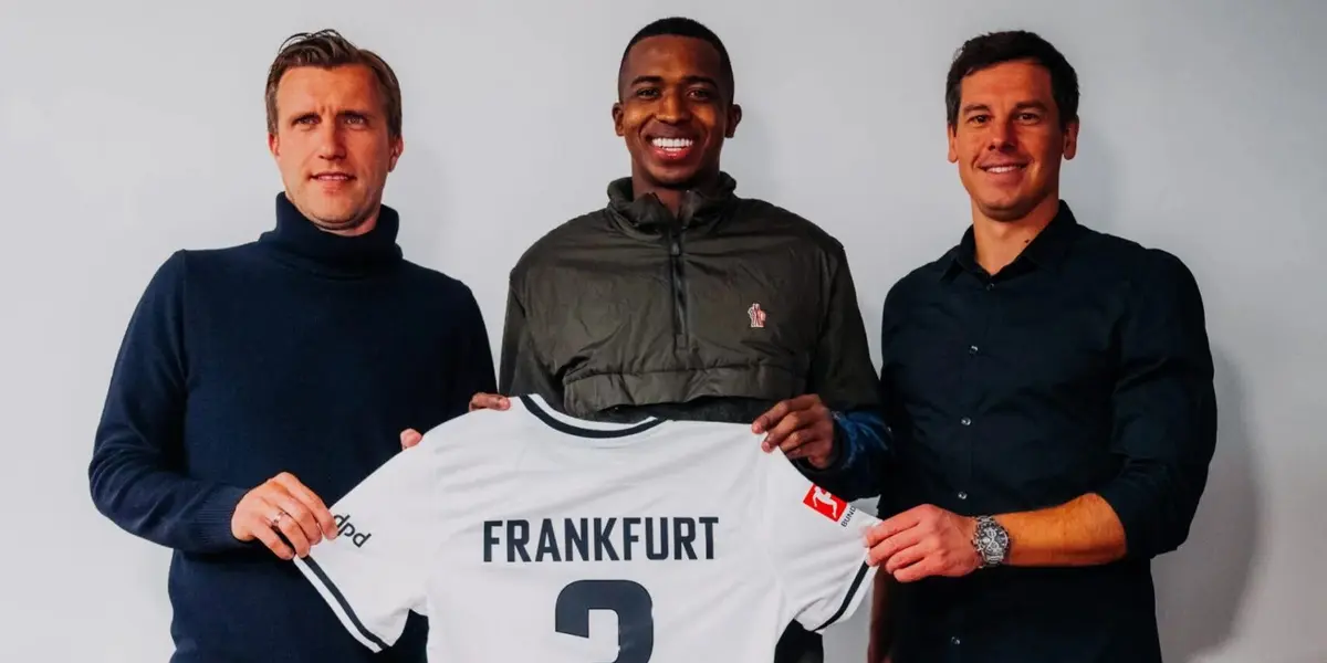 William Pacho se despide del Royal Antwerp ganando dos títulos