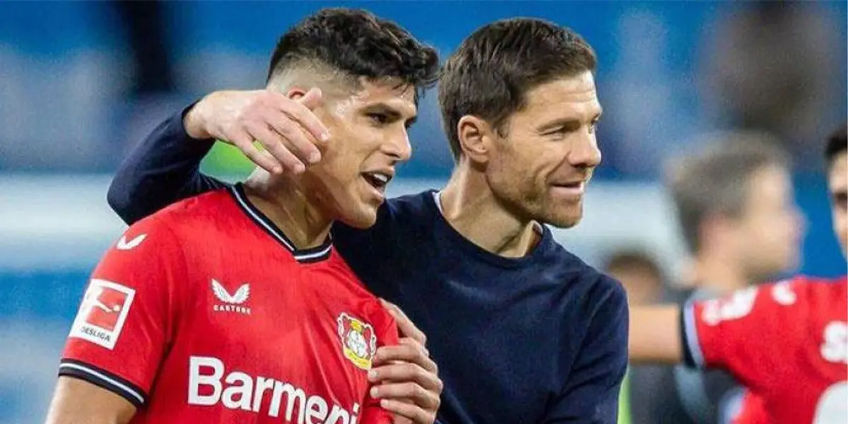 Xabi Alonso se mostró tranquilo con el desempeño de Hincapié en su victoria ante el Leipzig