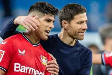 Xabi Alonso se mostró tranquilo con el desempeño de Hincapié en su victoria ante el Leipzig